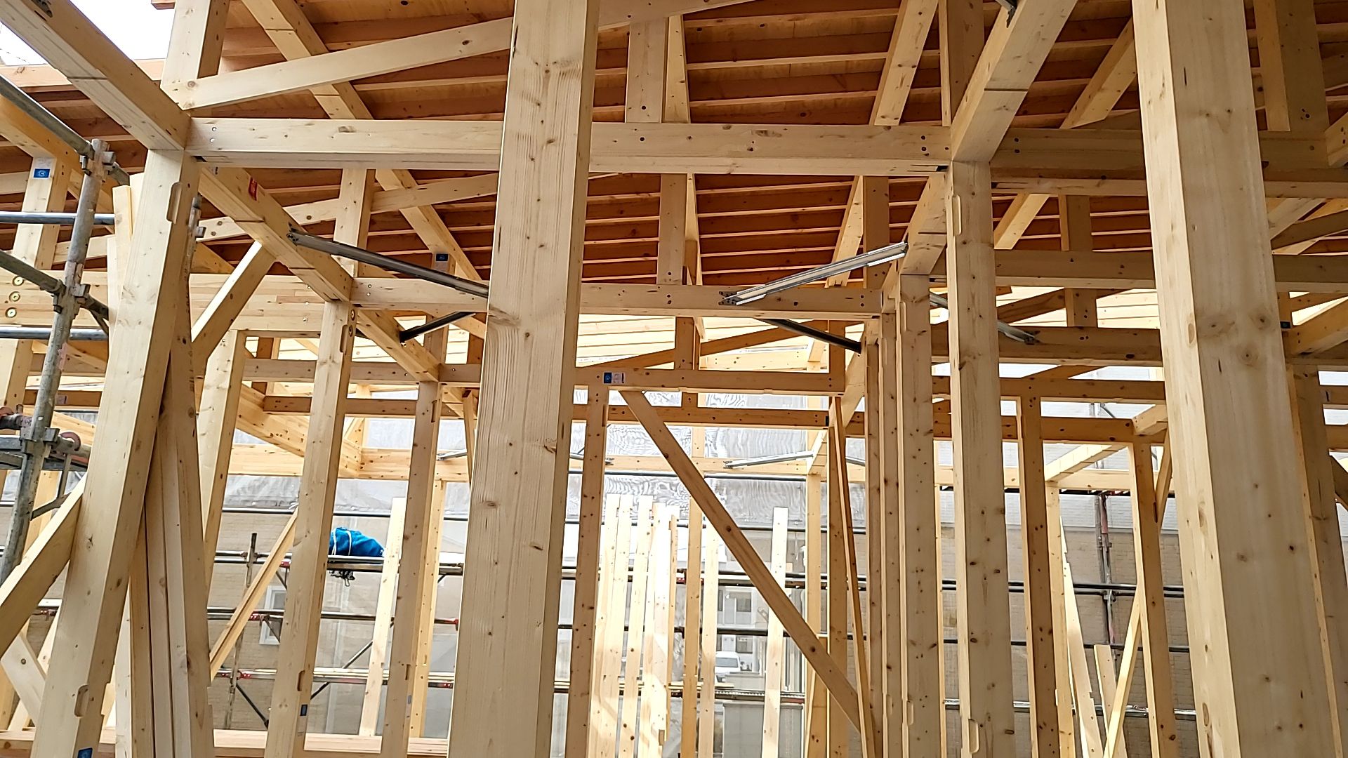 高所作業のため安全には十分注意し施工を行っております。