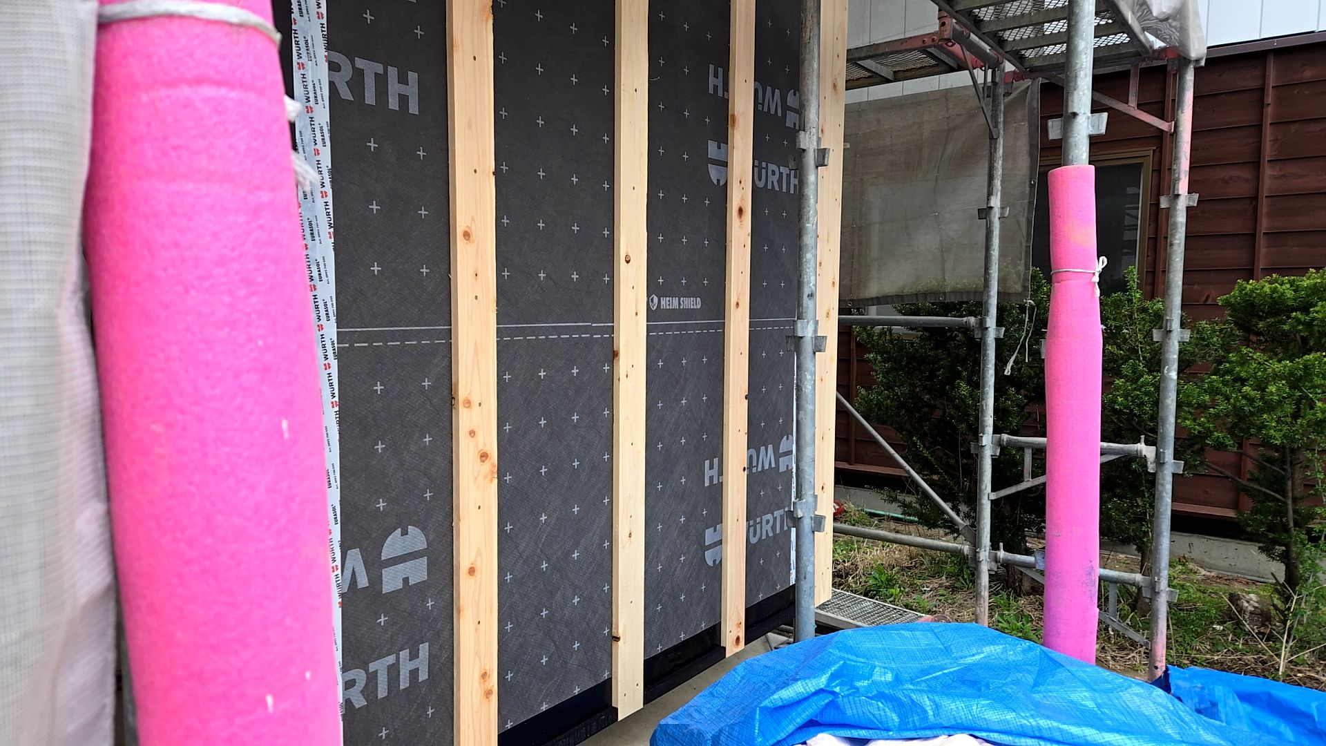 図面・仕様を確認しながら丁寧に施工を進めております。