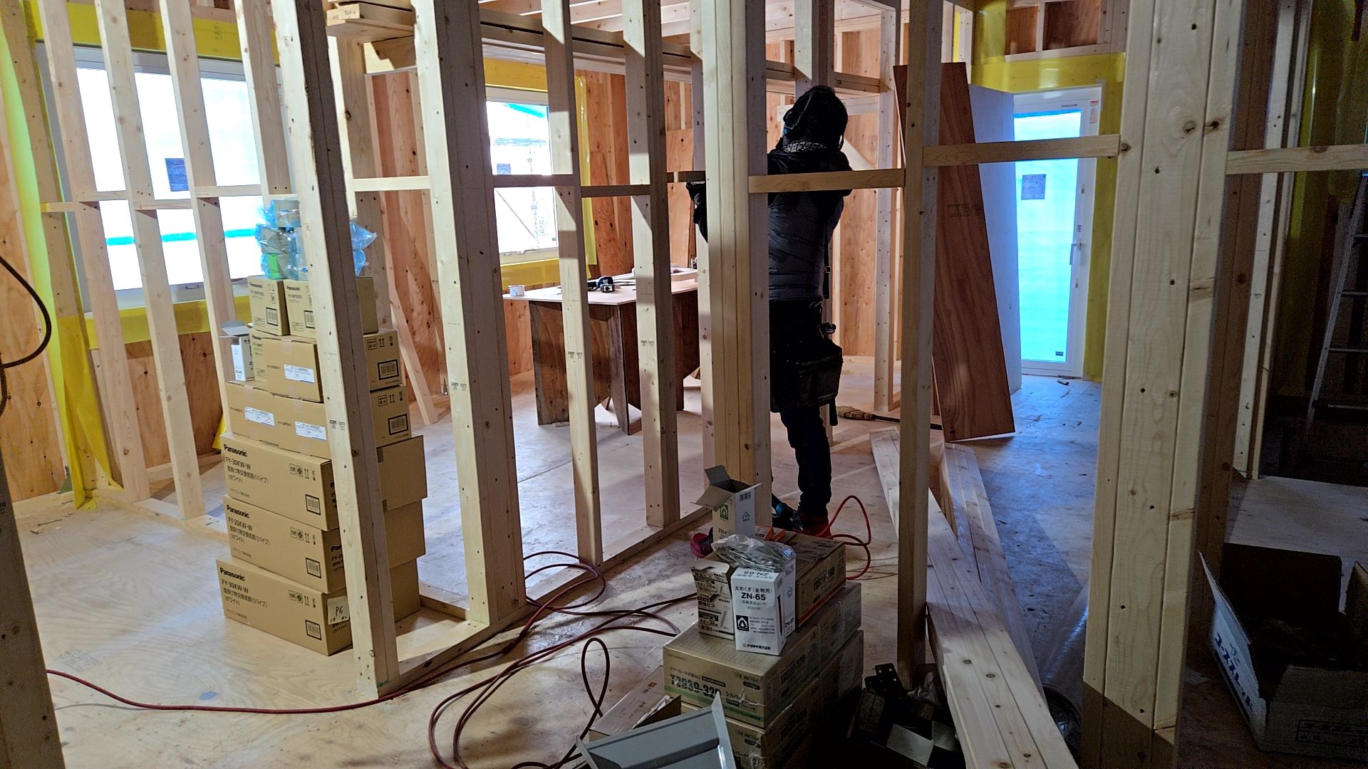 丁寧に下地を入れ、造作下地工事が行われている様子です。