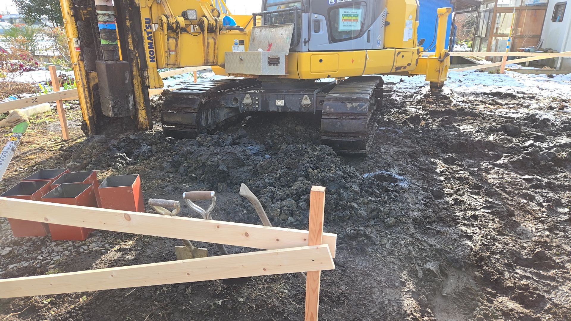 根掘り工事が行われている様子です。