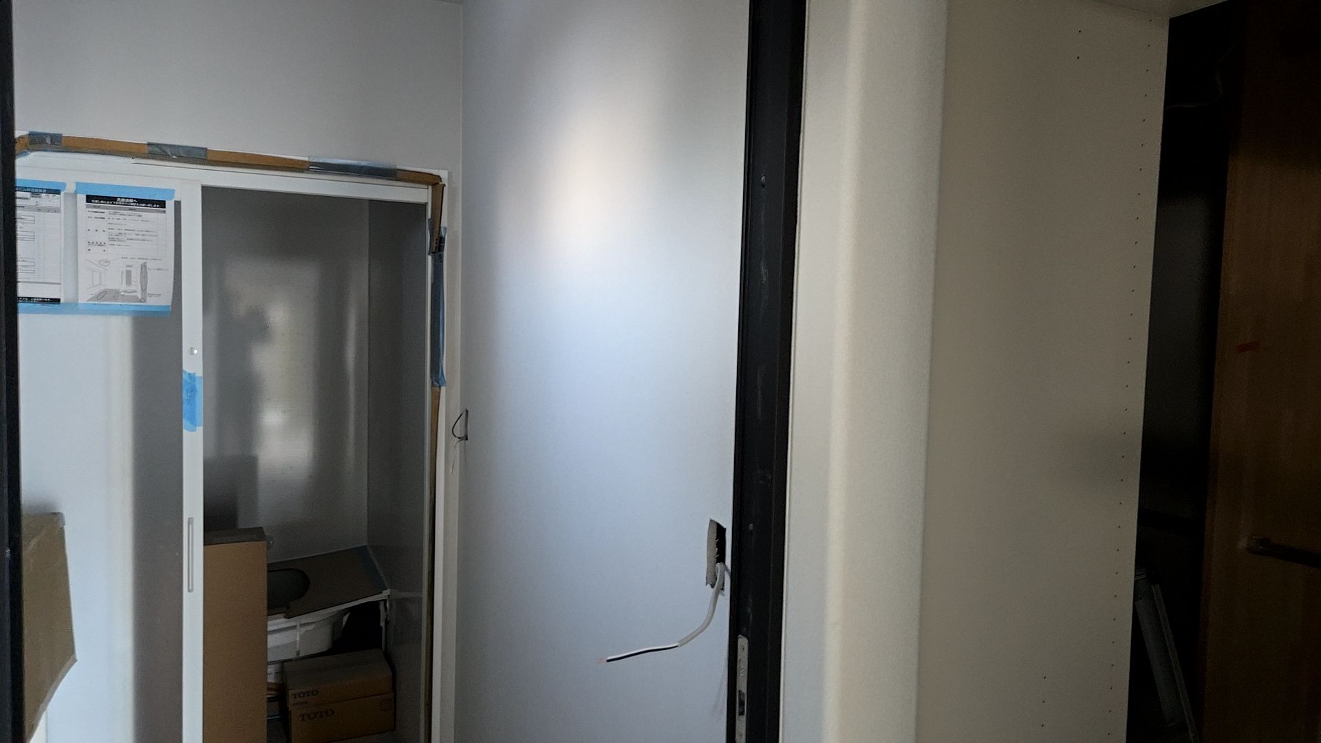 図面を確認しながら、設備機器を設置していきます。