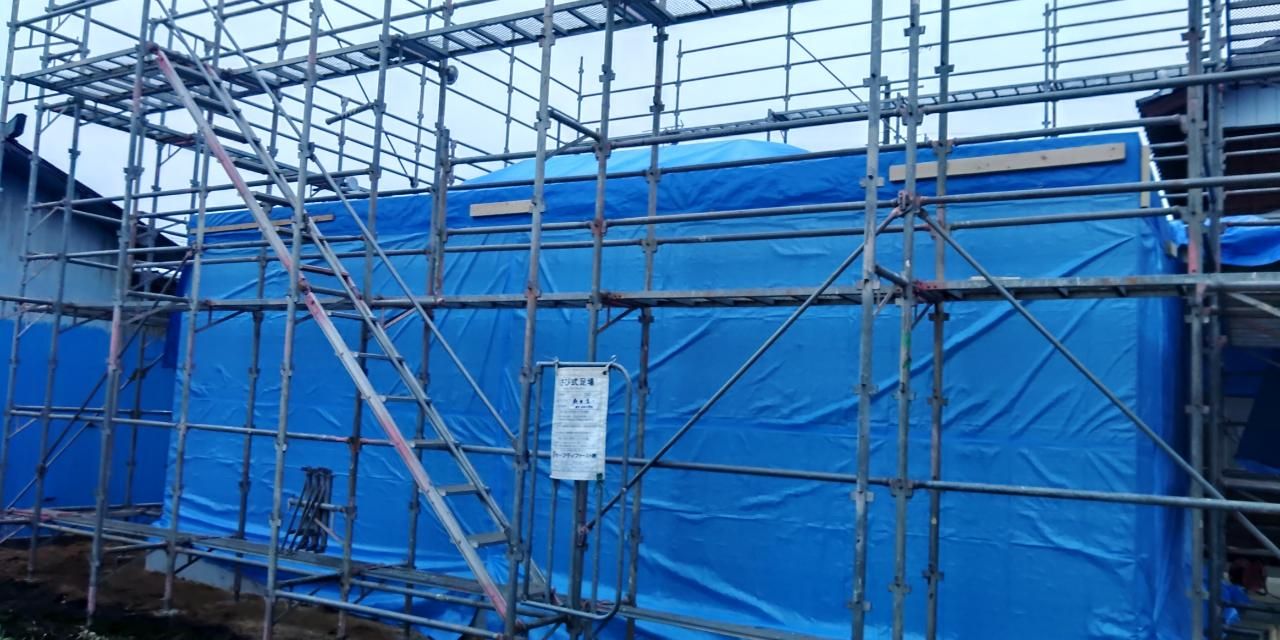 高所作業のため安全には十分注意をして作業を進めました。