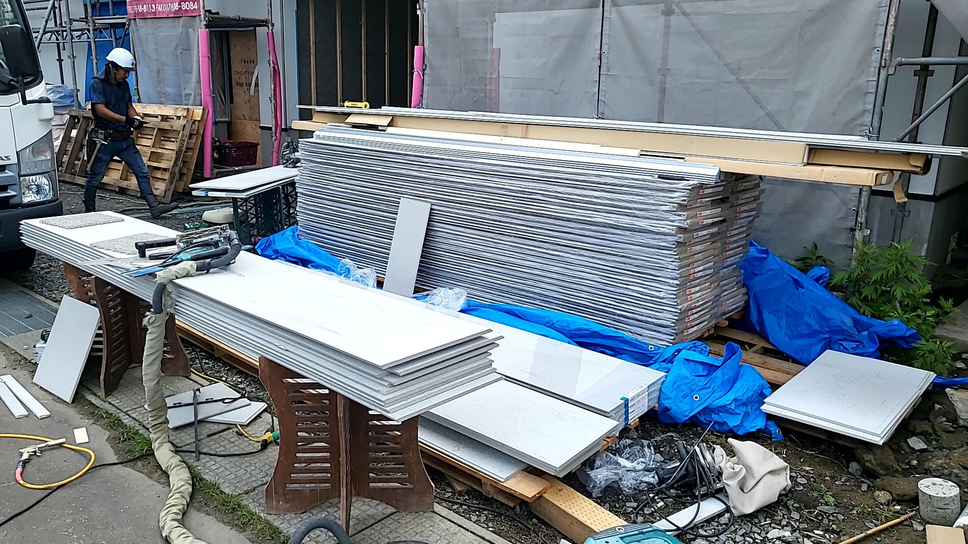 現場内の片付けをきちんと行いながら、怪我のないよう進めております。