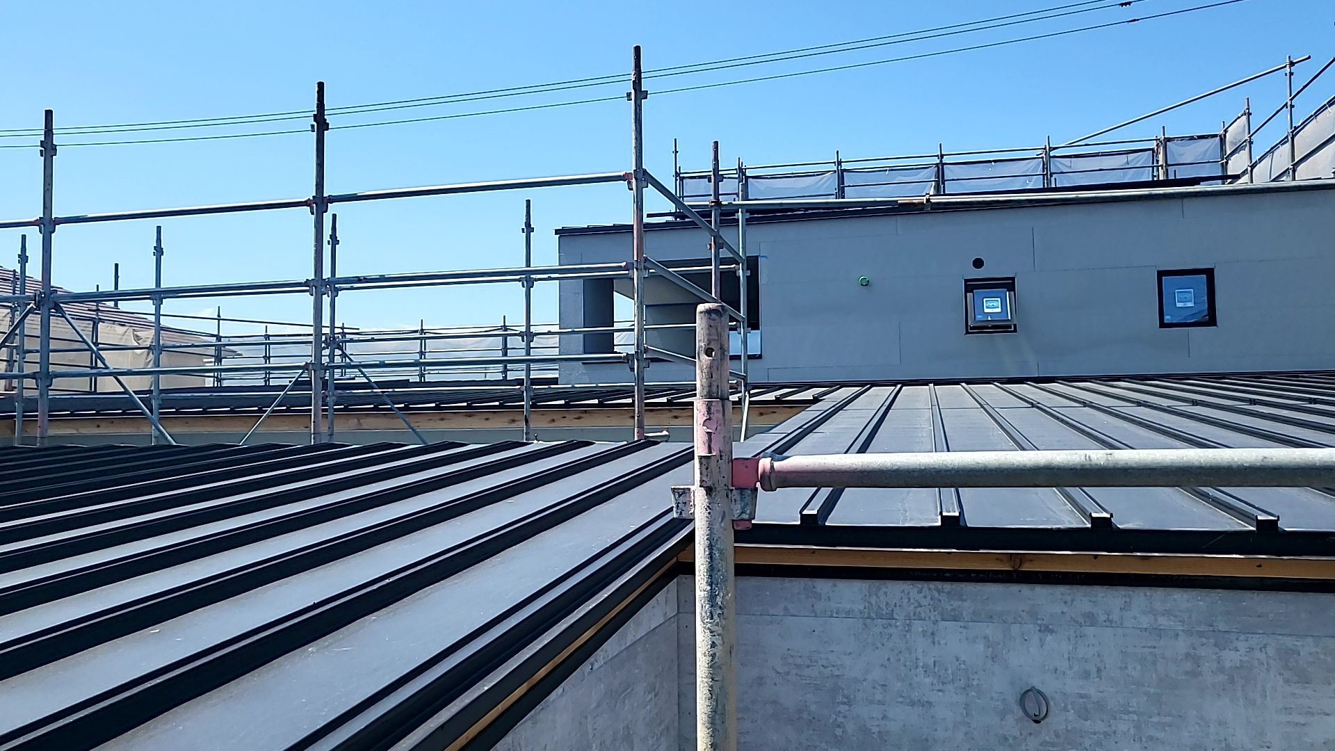 外部コーキング工事の様子です。