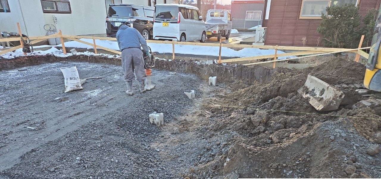 この作業も非常に大切な作業でコンクリートの下地となる重要な工程となります。