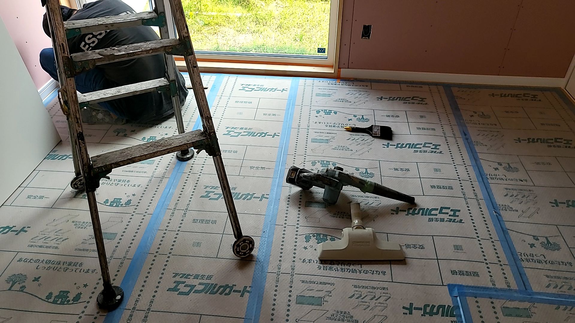 引き続き、内部造作工事が進められております。