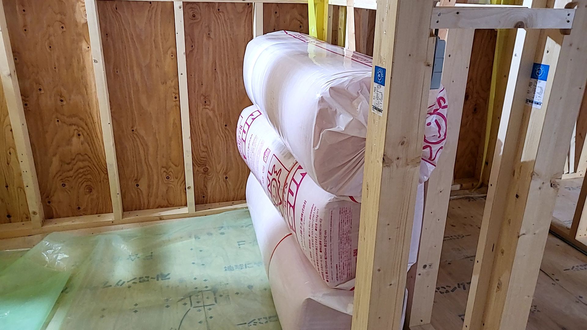 断熱材の搬入も行われました。