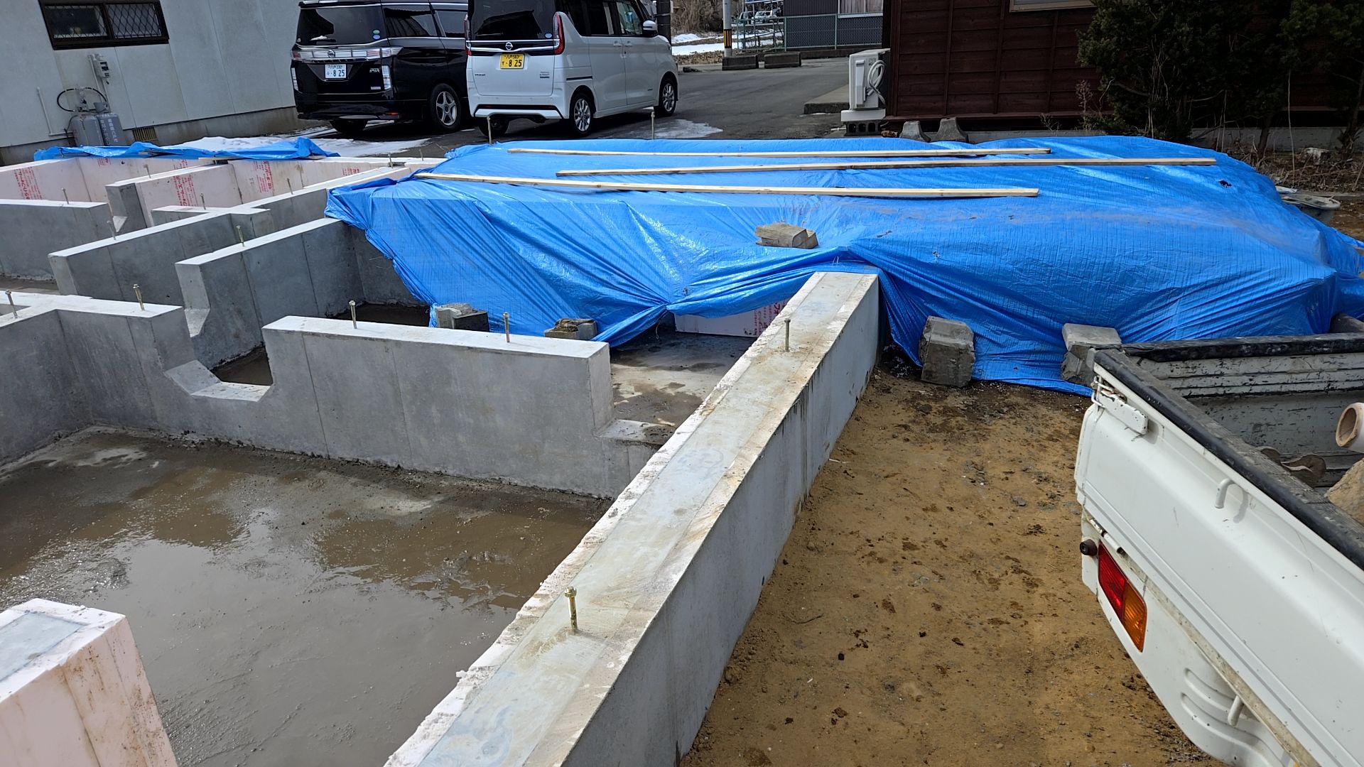 基礎工事が行われている様子です。