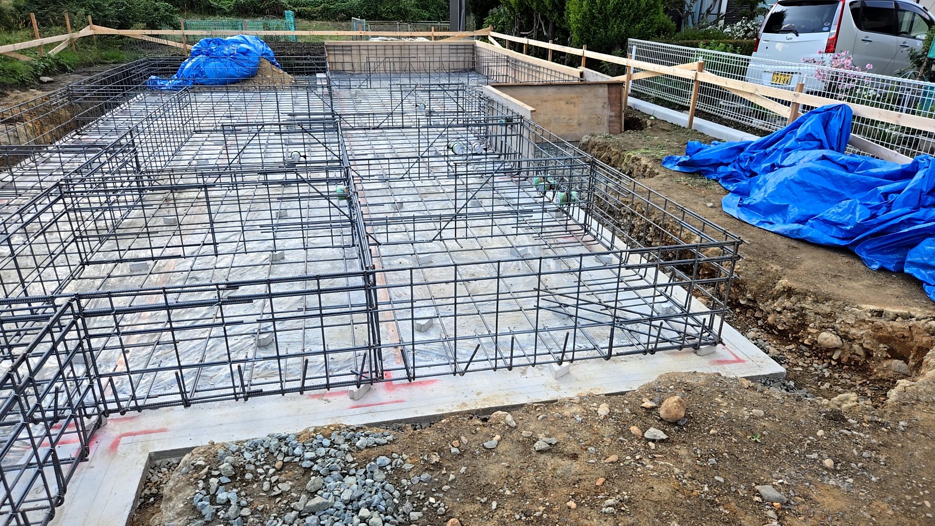 基礎の型枠組みが始まりました。