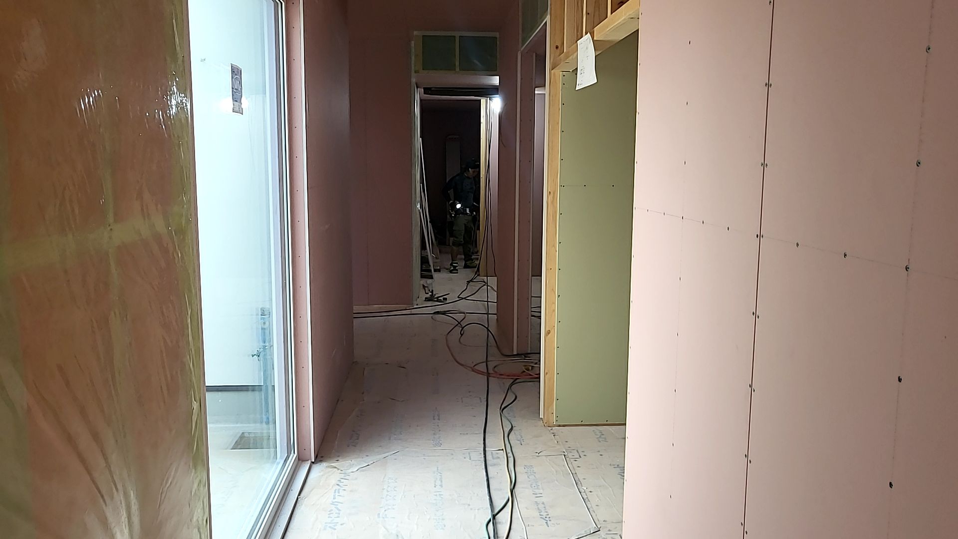 下地造作工事の様子です。