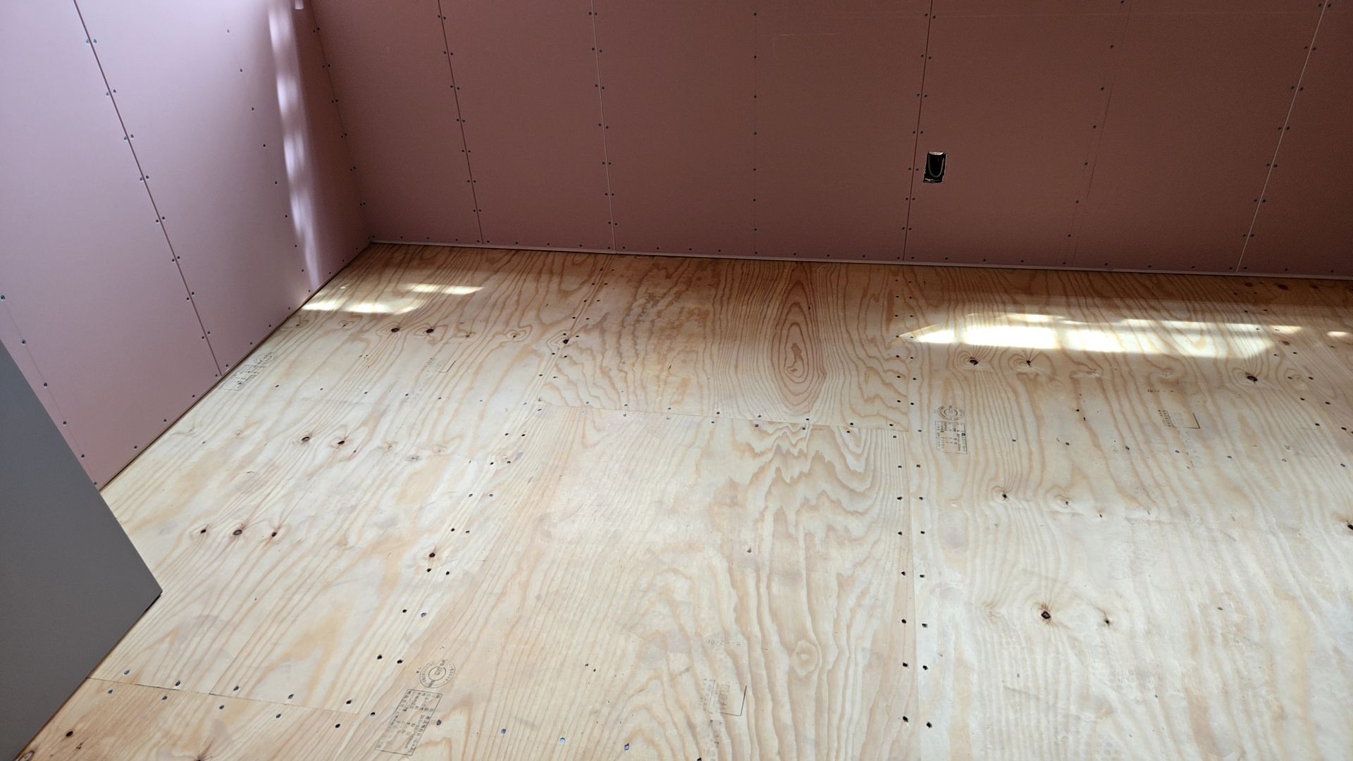 床のフロアーの張り方の打合せを行いました。