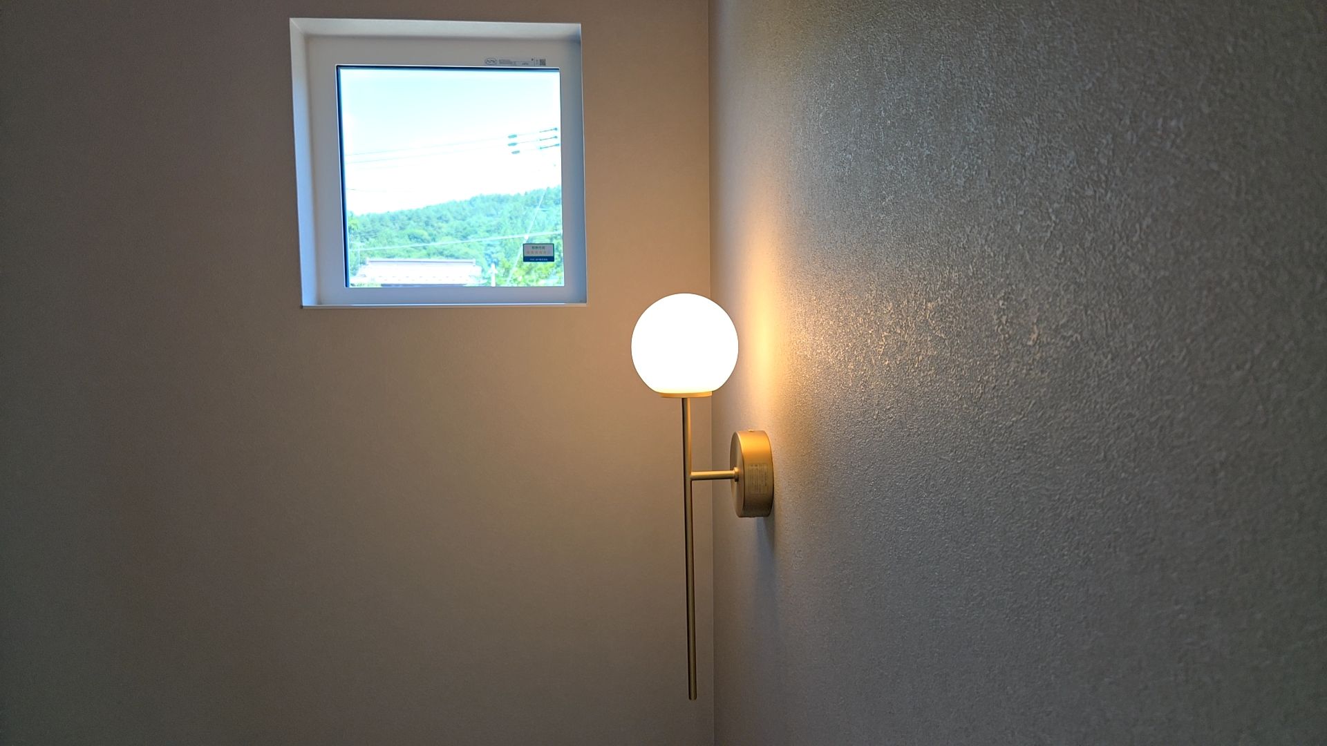 階段の照明もいい雰囲気を出しています。