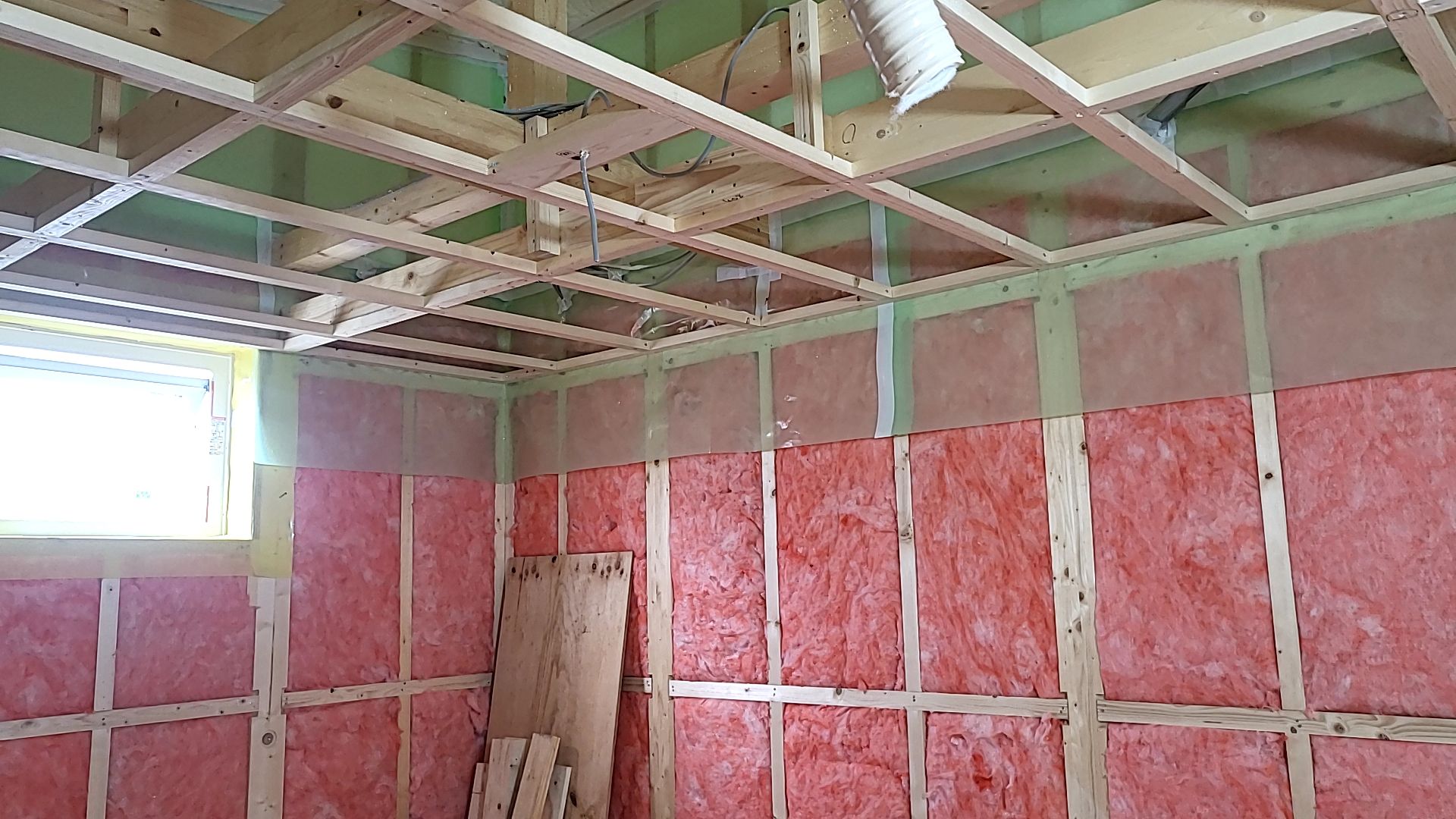 下地造作工事が行われております。