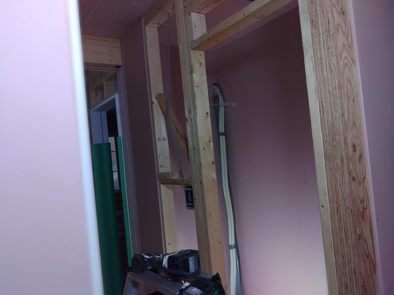 パイプシャフト部分です。将来的に点検がしやすいような工夫を行います。