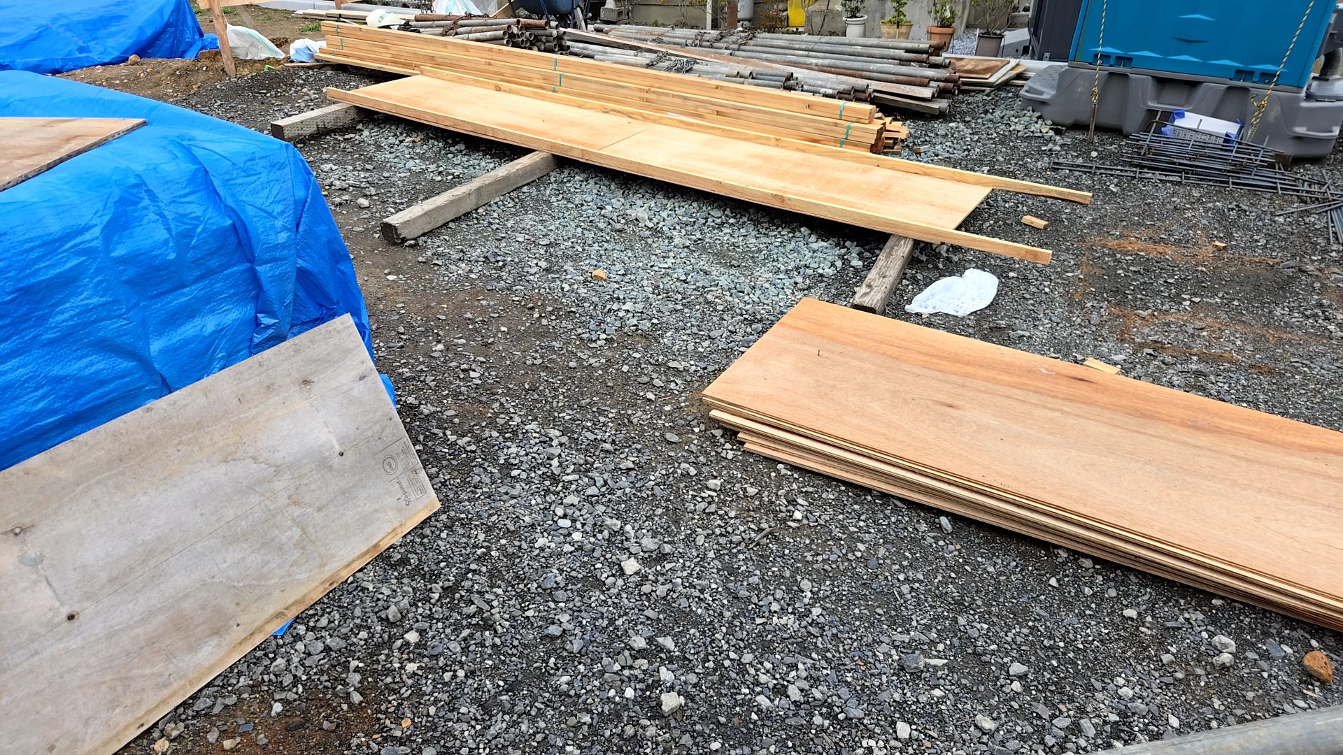 型枠が組み立てられていく様子です。