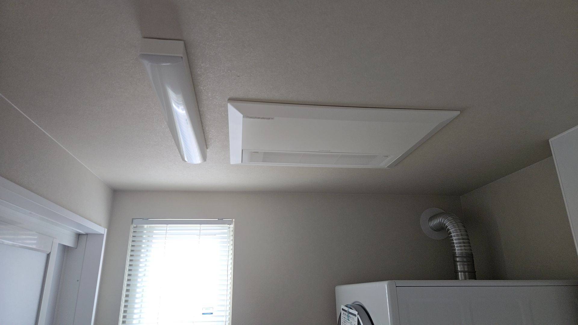 換気システムの試運転が行われている様子です。