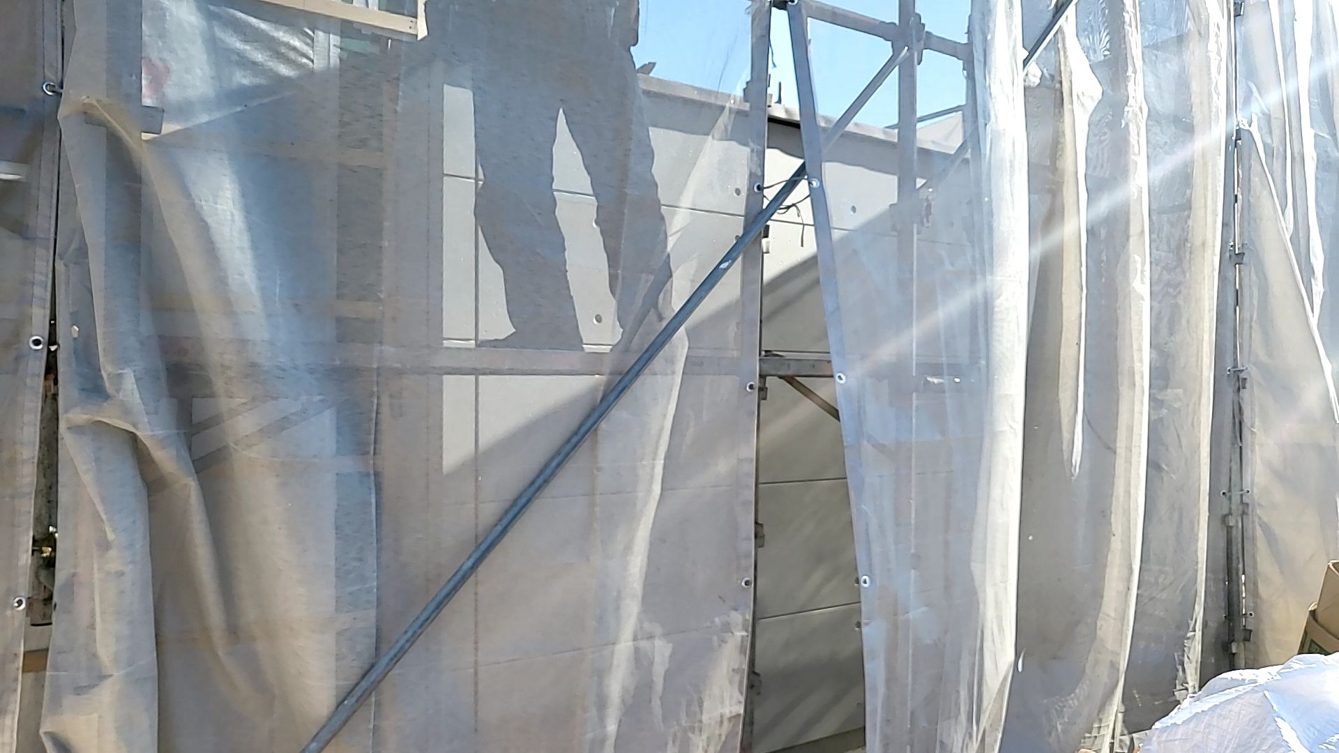 怪我のないよう安全に注意しながら作業を進めております。