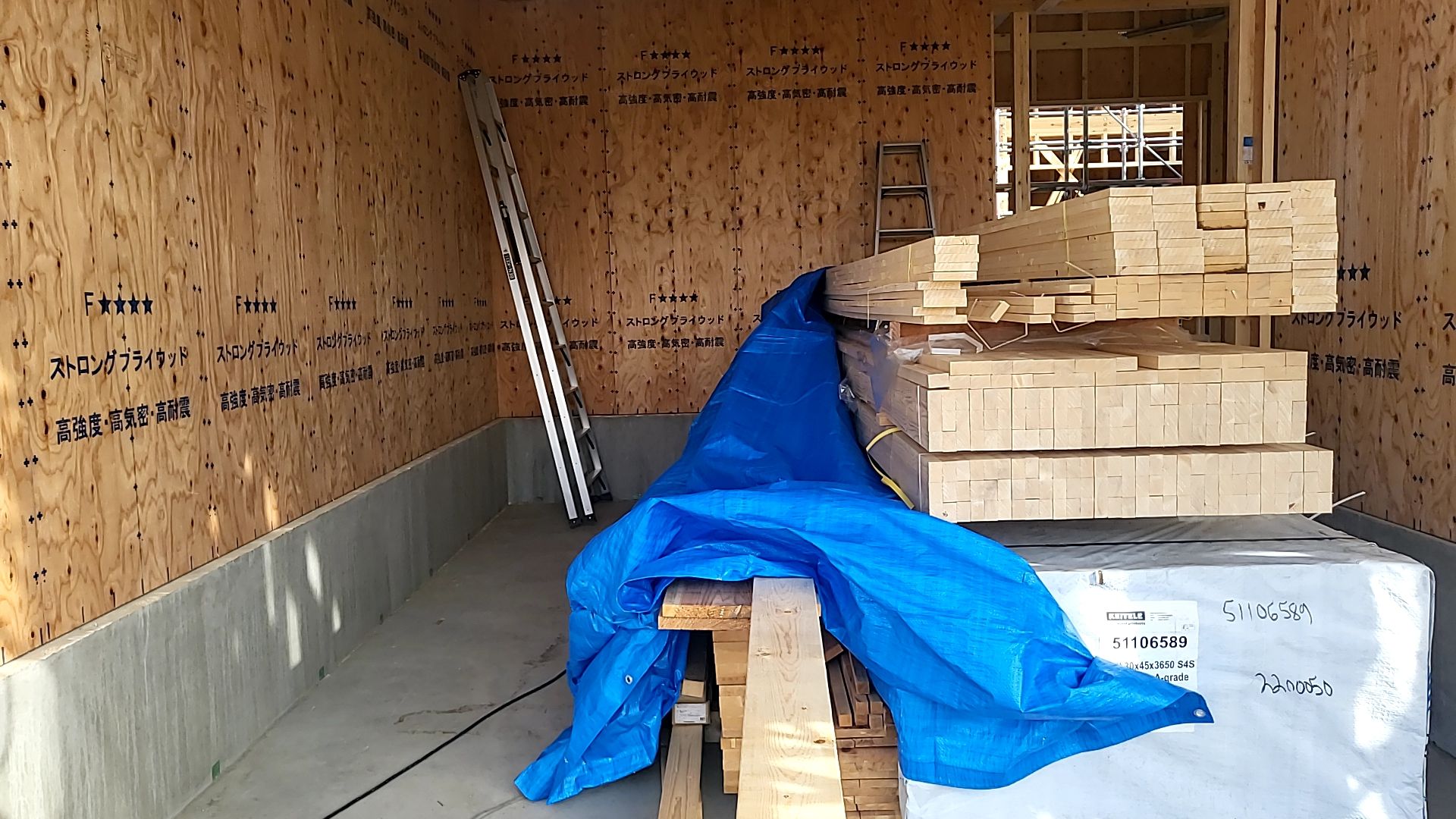 合板を張る箇所にも気を付けながら施工しております。