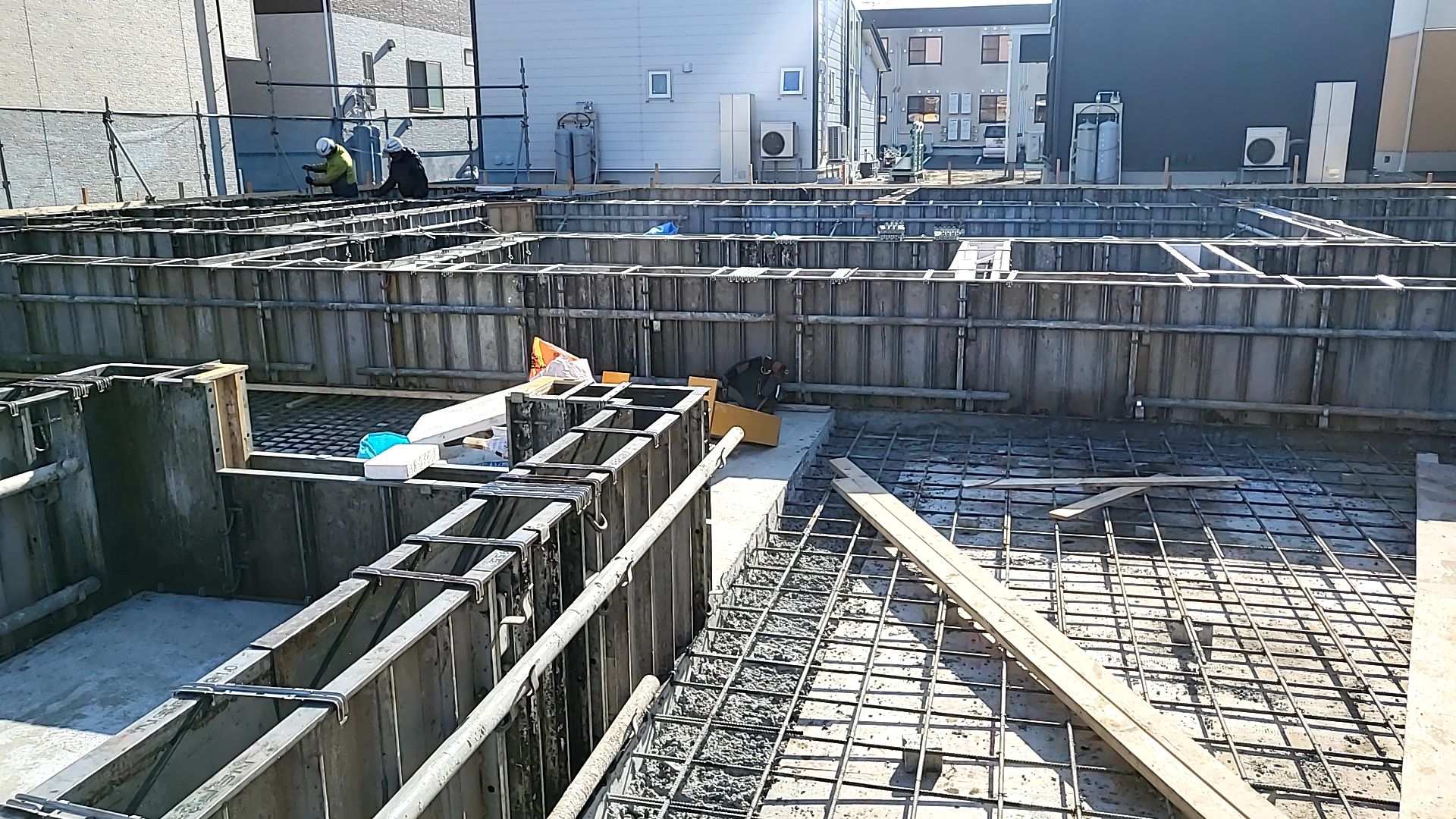 いちだんと寒さが厳しくなってきました。外での作業に頭が下がります。職人さん、ありがとうございます!