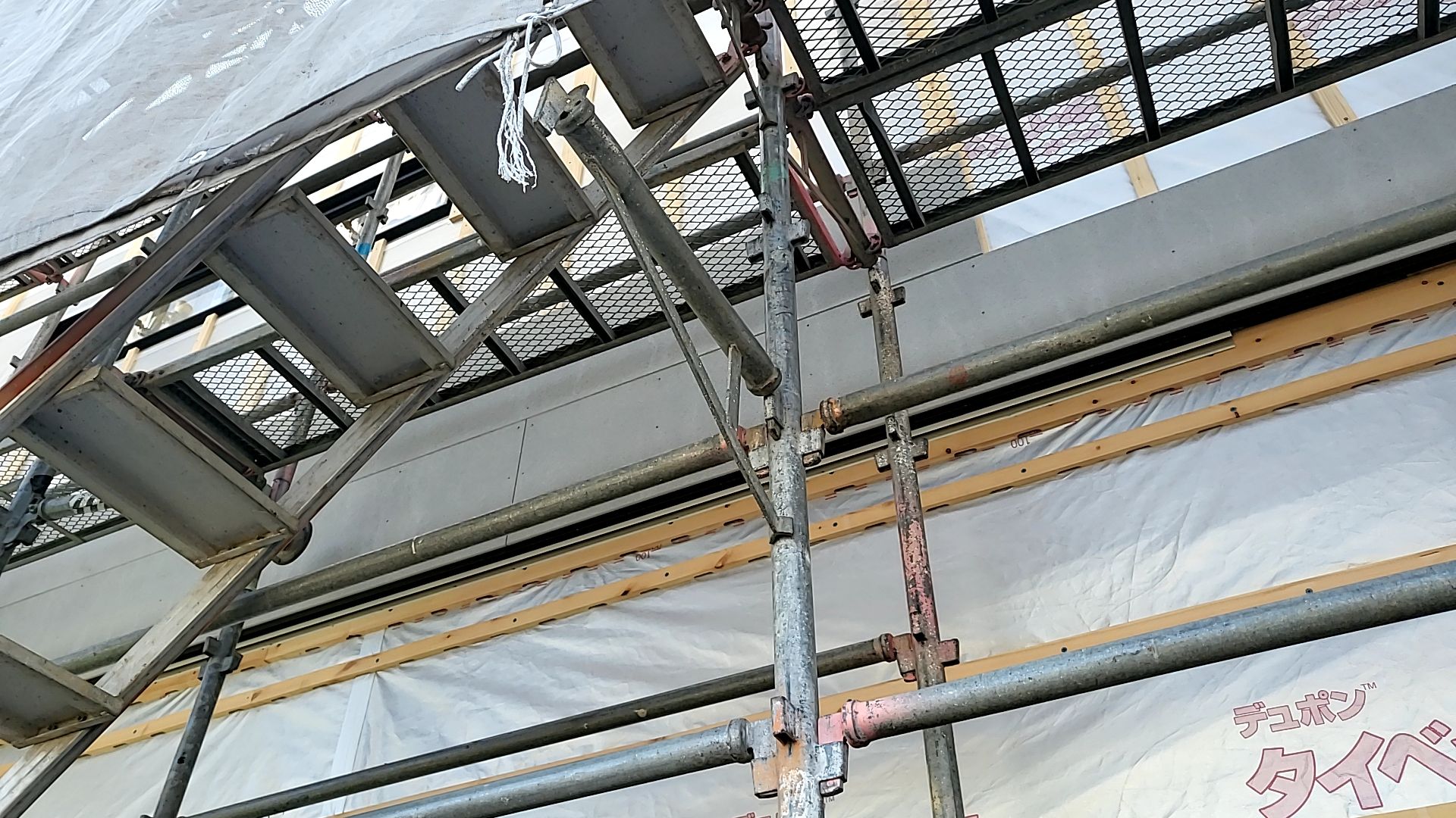 外壁張り工事の様子です。