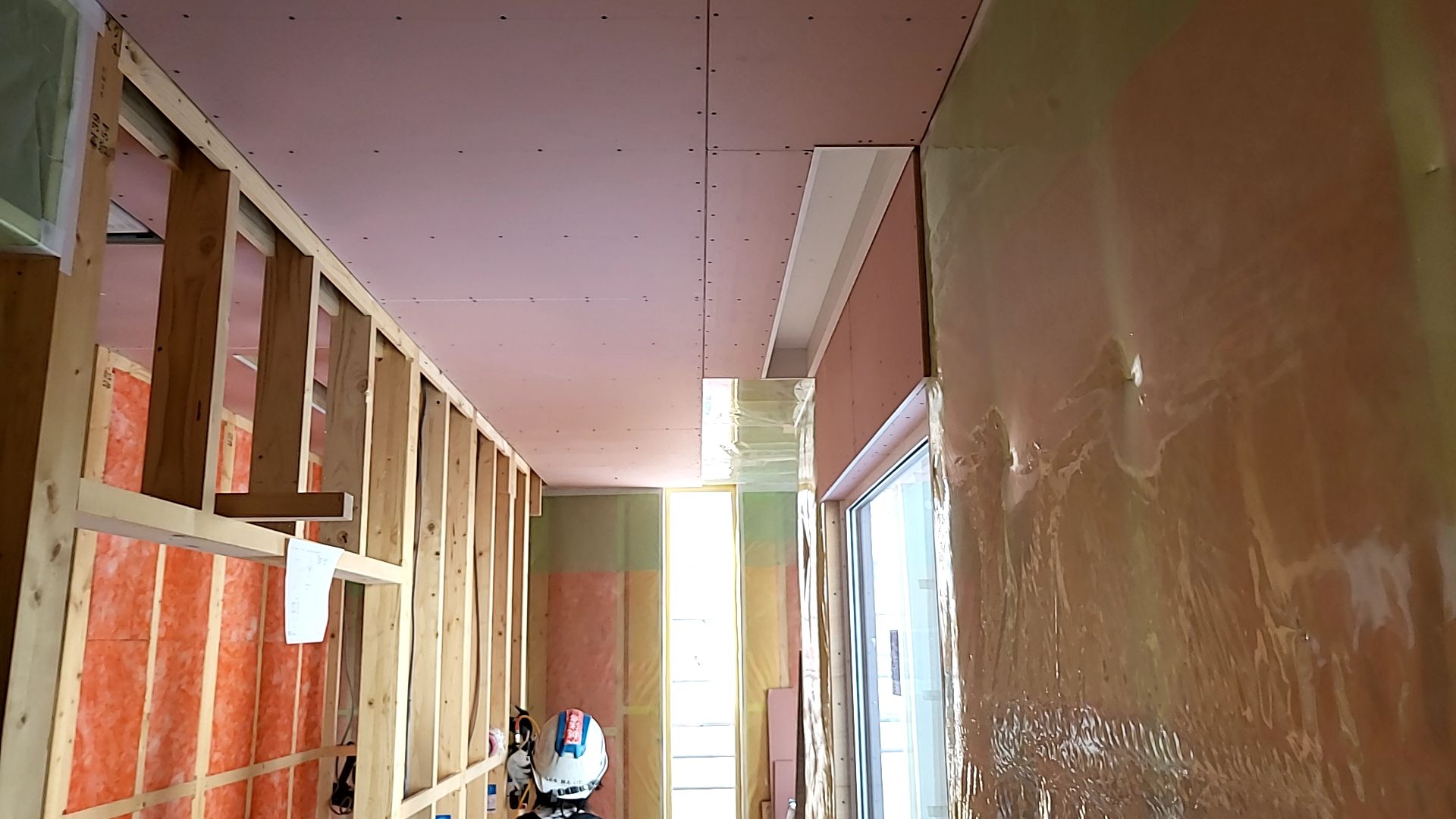下地造作工事が進められている様子です。