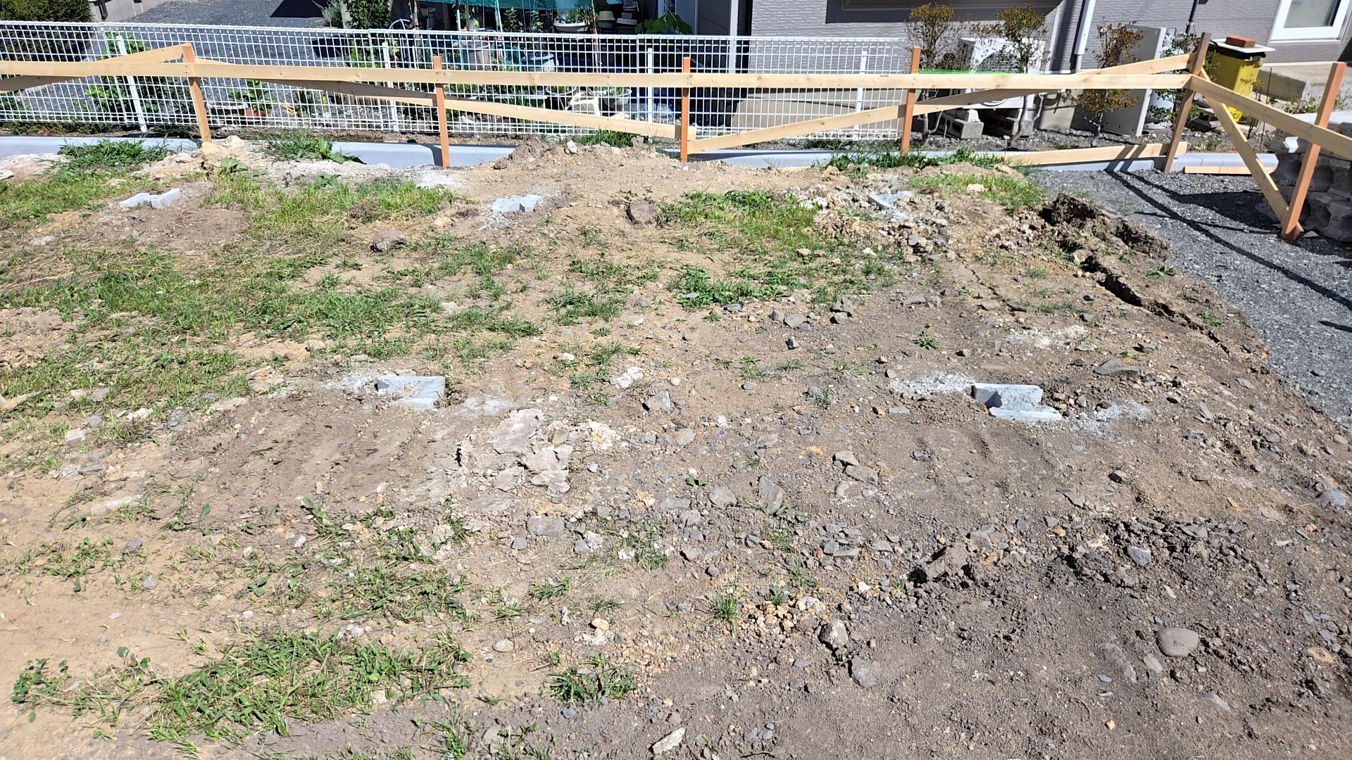 杭芯、杭の深さを正確に出し、施工しております。