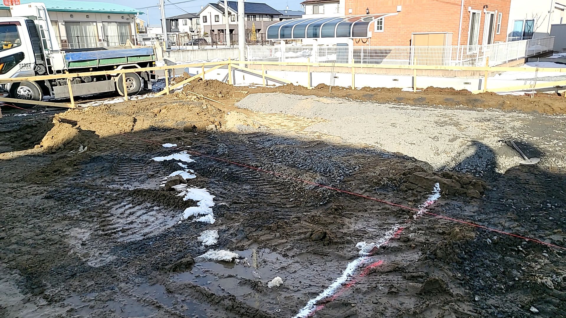 基礎業者と基礎の位置の確認を行いました。