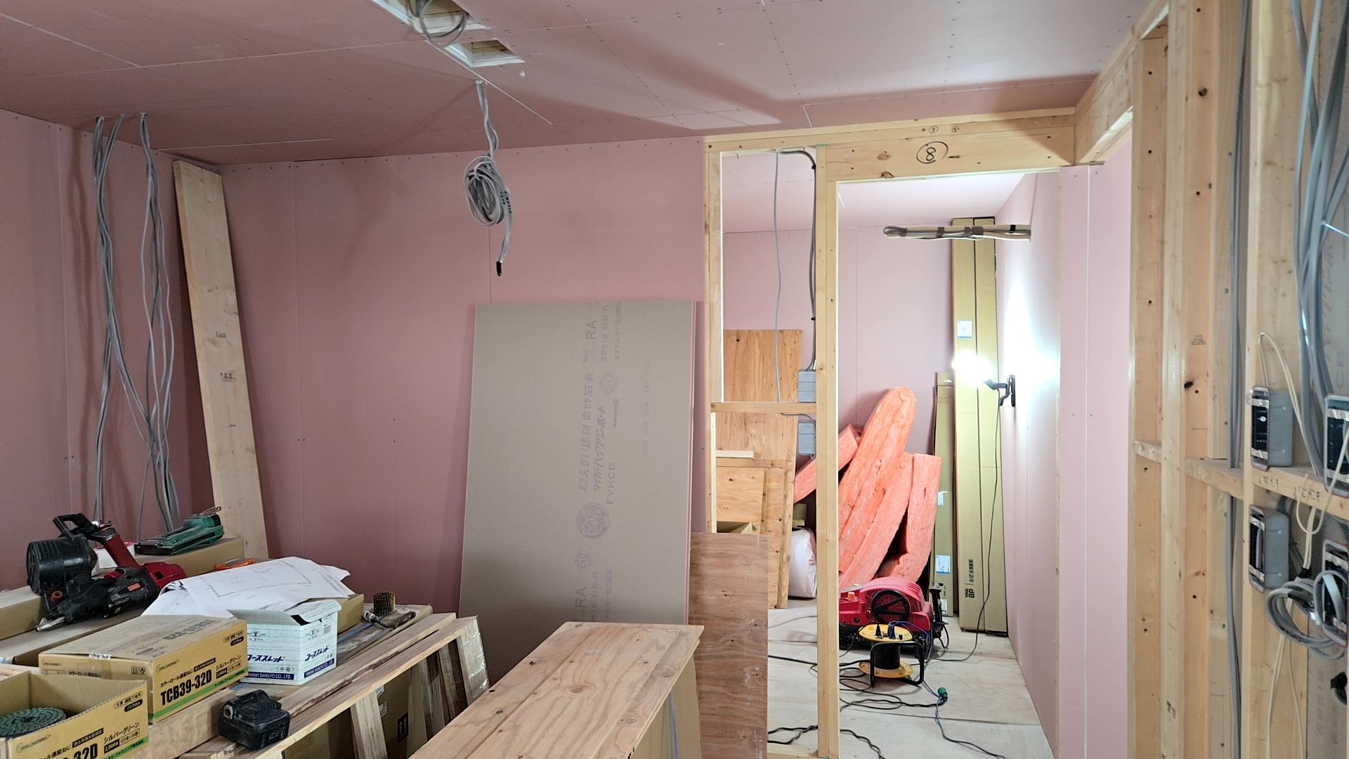 ボード張りが行われた様子です。