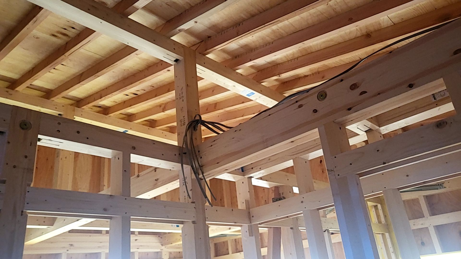 図面を確認し、間違いのないよう配線をしております。