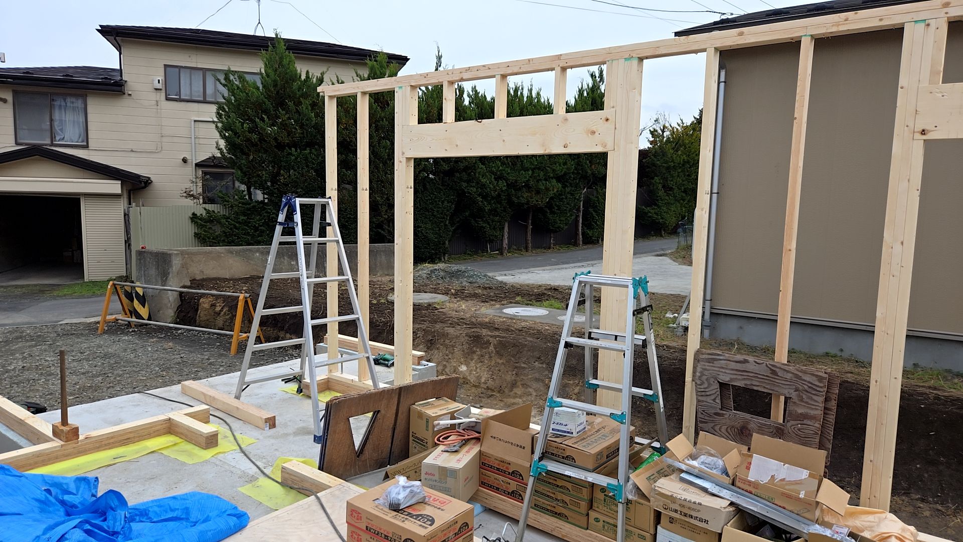 現場内は作業を進めながら片付けも並行して行い、きれいに整頓されています。