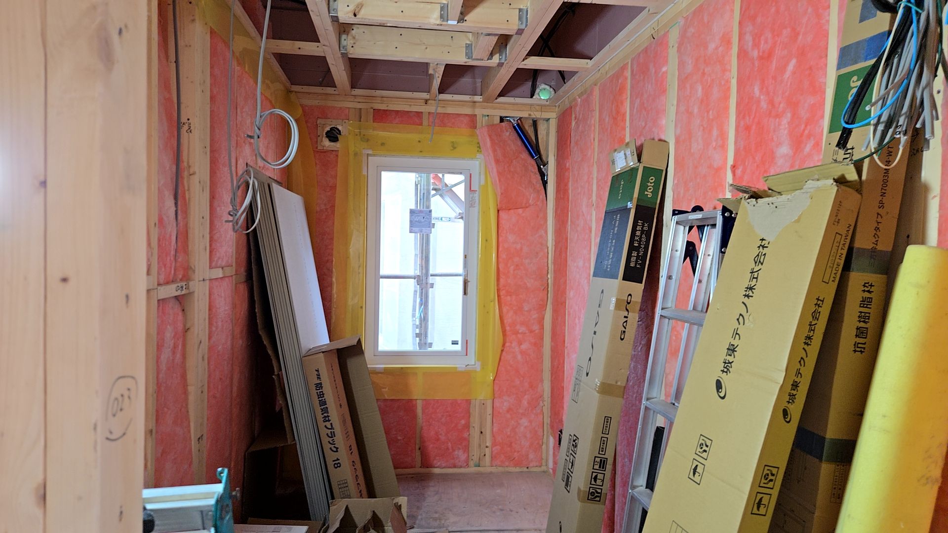 現場内は常に整理整頓し、ケガや事故のないよう安全対策をしています。